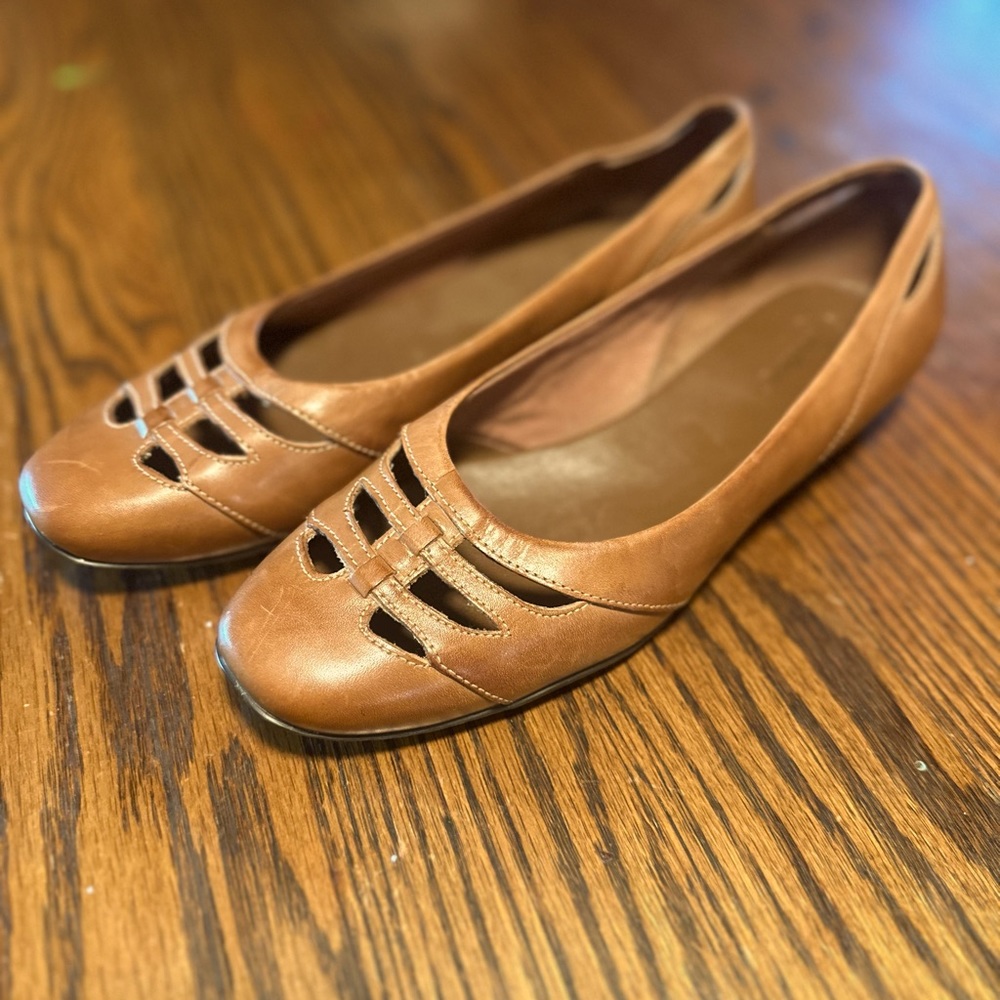 Trotters Causal Flats